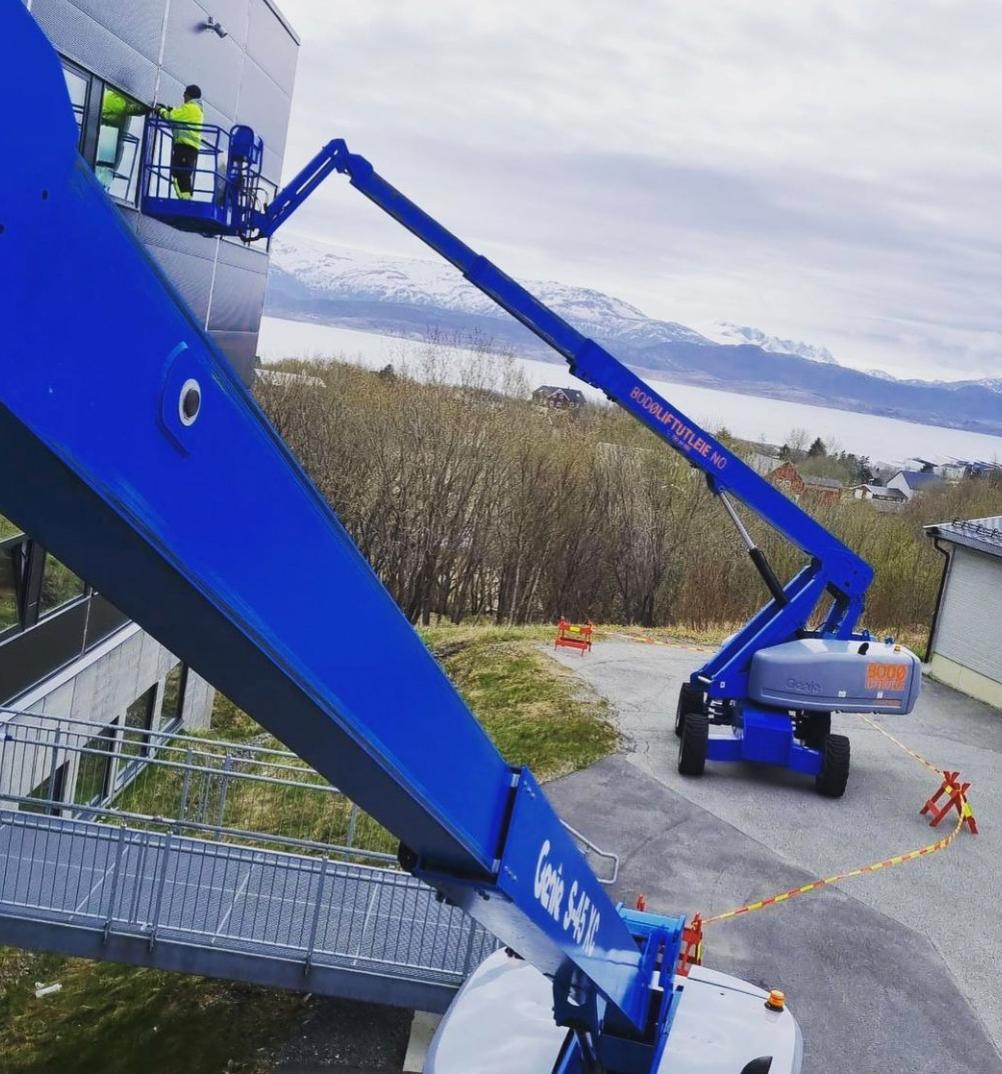 Lei bomlift i Bodø for trygt og effektivt arbeid i høyden. Fleksible leieperioder og moderne utstyr. Kontakt oss i dag for tilbud og rådgivning!
